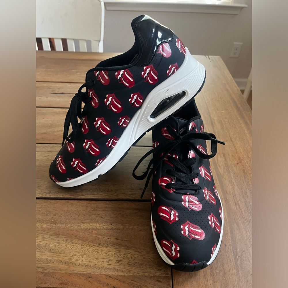 Rolling Stones Skechers Black Sneakers with classic stones mouth! Size 11 NWOT! - Picture 6 of 12